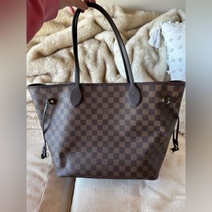 LV Neverfull MM - Rose Ballerine Interior